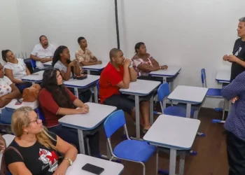 Prefeitura de Laranjeiras promove curso de garçom em parceria com o SENAC
