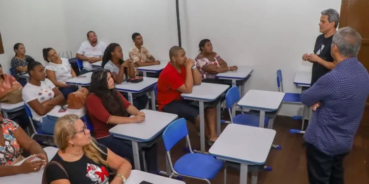 Prefeitura de Laranjeiras promove curso de garçom em parceria com o SENAC