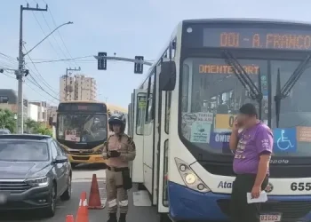 Ciclista é atropelado por um ônibus do transporte coletivo na Avenida Hermes Fontes, em Aracaju