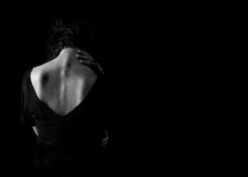 ‘Agosto Lilás’ alerta que impedir uso de método contraceptivo é violência sexual e deve ser denunciada à polícia