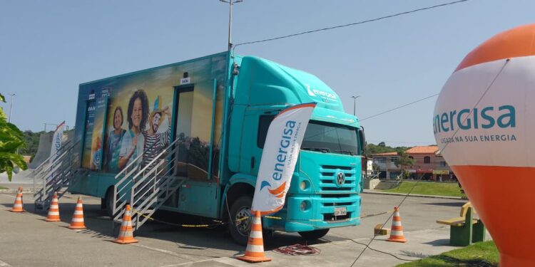 Energisa realiza troca de lâmpadas e palestras educativas no Porto Dantas