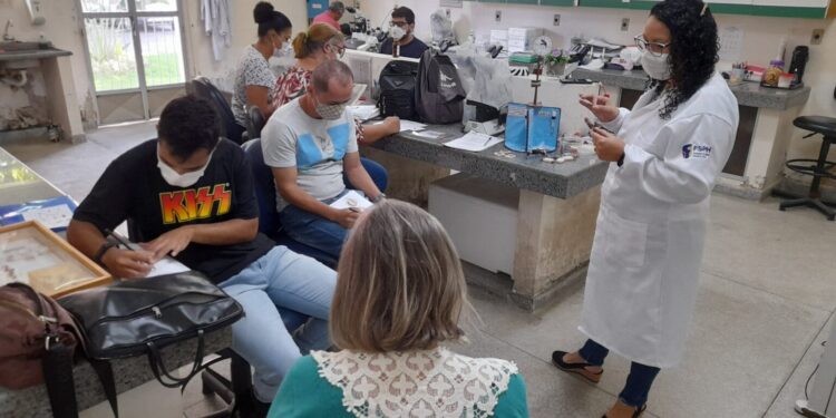Lacen promove treinamento para auxiliar identificação de larvas de mosquitos transmissores de arboviroses