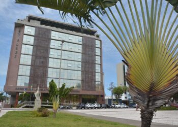 Alese não tem deputado licenciado recebendo remuneração ilegalmente