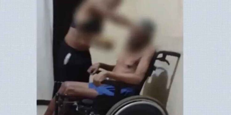 Polícia Civil cumpre mandado de prisão contra mulher que aparece nas redes sociais agredindo um idoso