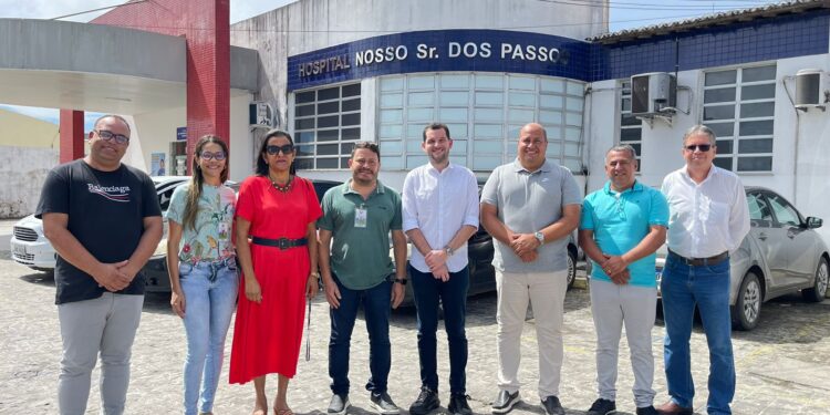 Neto Batalha visita hospital em São Cristóvão e garante emendas para melhorar atendimento da população