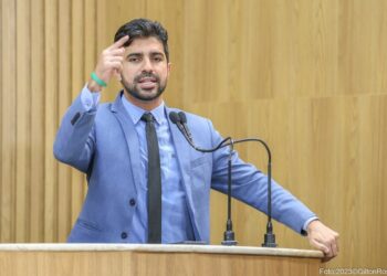 Vereador Pastor Diego cobra implementação do piso nacional da enfermagem em Aracaju