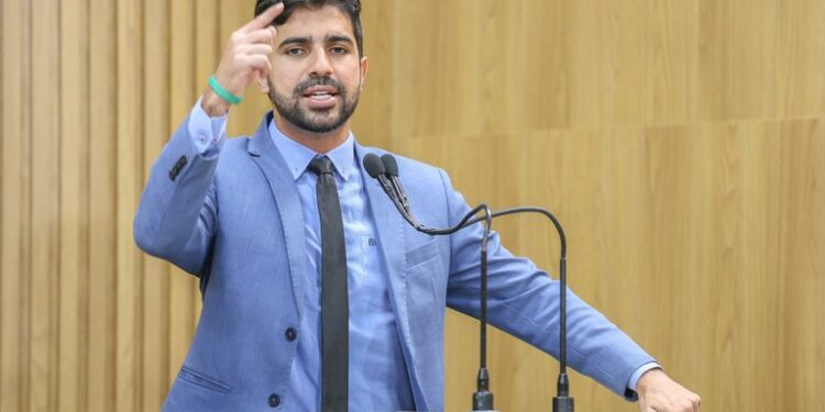 Vereador Pastor Diego cobra implementação do piso nacional da enfermagem em Aracaju