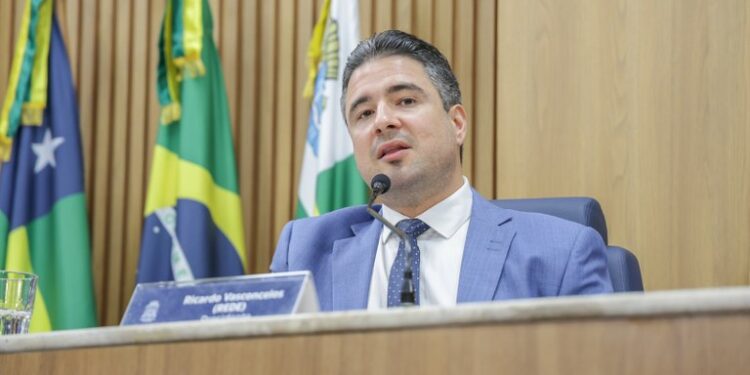 Parlamentares repercutem falecimento de Thiaguinho Batalha e cassação de vereadores