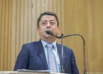 “Vocês estão pagando por um erro que vocês não cometeram”, lamenta Fabiano Oliveira ao dirigir-se aos colegas Sávio de Vardo e Fábio Meireles