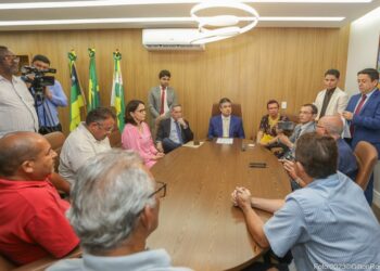 Câmara recebe taxistas para discutir utilização do corredor da Hermes Fontes