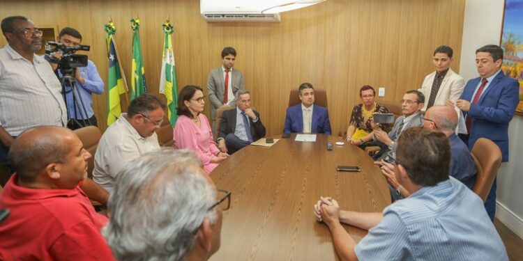 Câmara recebe taxistas para discutir utilização do corredor da Hermes Fontes