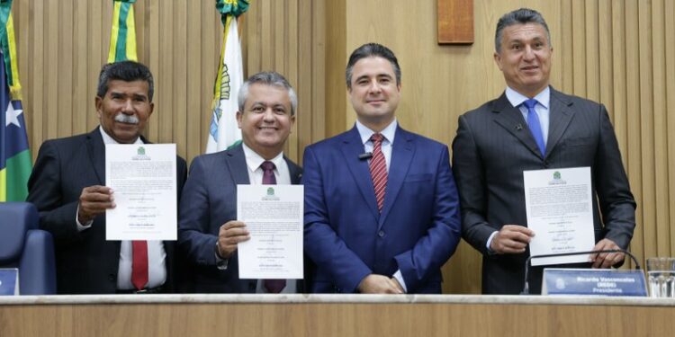 Três vereadores tomam posse na Câmara Municipal de Aracaju