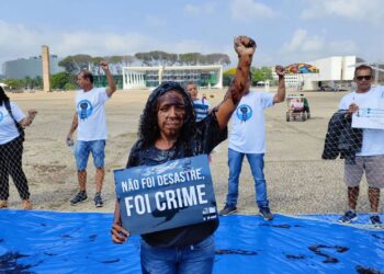 Após 4 anos, pescadores ainda pedem reparação por vazamento de óleo