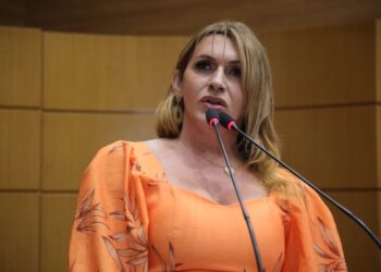 Linda reforça apoio às/aos trabalhadoras/res da Deso e celebra demissão dos policiais envolvidos no assassinato de Genivaldo