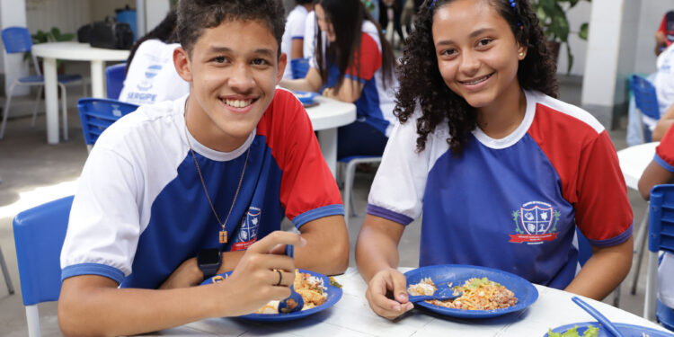 Escolas públicas estaduais têm alimentação escolar garantida e cardápio diversificado