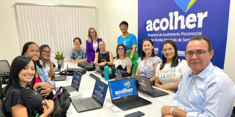 Profissionais do Acolher iniciam trabalhos nas Diretorias Regionais e nas Escolas Públicas Estaduais