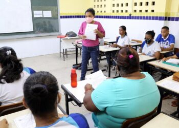 Alunos da EJA têm vidas transformadas com a oportunidade de retomar os estudos