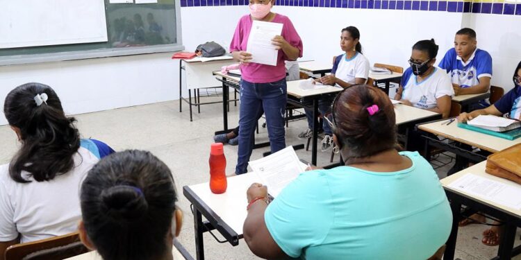 Alunos da EJA têm vidas transformadas com a oportunidade de retomar os estudos