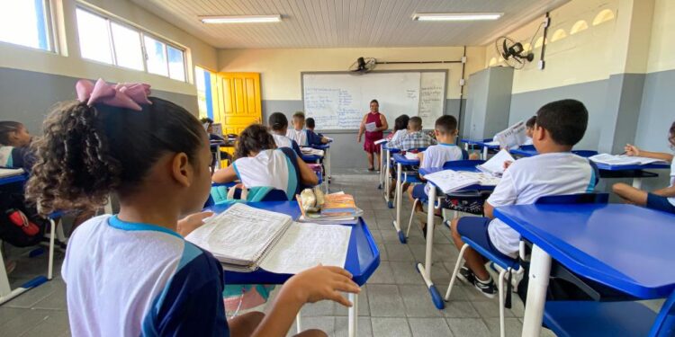 Volta às aulas: início do 2º semestre letivo leva 32 mil alunos às escolas municipais