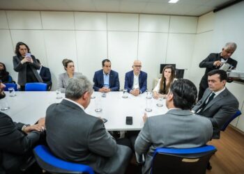 Prefeito Edvaldo se reúne com Tesouro Nacional e pede celeridade para financiamento do transporte