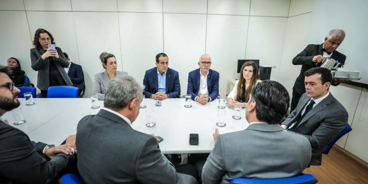 Prefeito Edvaldo se reúne com Tesouro Nacional e pede celeridade para financiamento do transporte