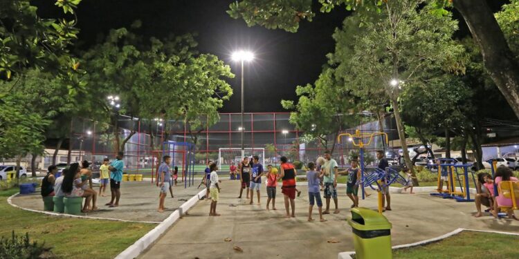 Revitalização de praça no Bugio promove prática esportiva e fomenta o lazer no bairro