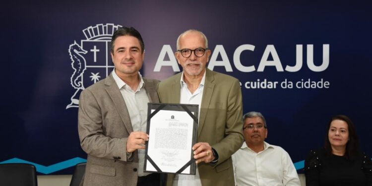 Prefeito Edvaldo viaja aos EUA para missão oficial; presidente da Câmara assume gestão interinamente