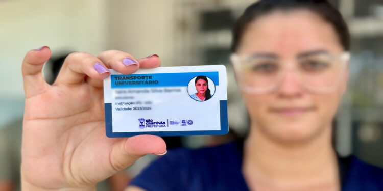 Prefeitura de São Cristóvão mantém compromisso com alunos do ensino superior e investe mais de R$ 1 milhão no transporte universitário