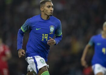 Diniz convoca Raphinha para seleção brasileira, após corte de Vini Jr