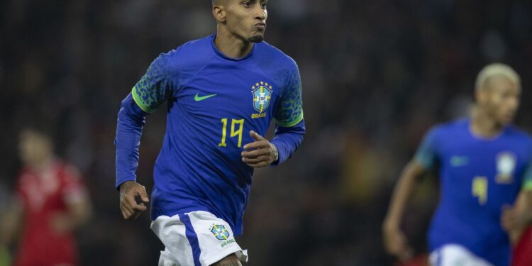 Diniz convoca Raphinha para seleção brasileira, após corte de Vini Jr