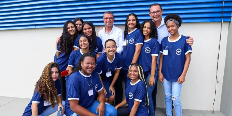 Fábio Mitidieri entrega obra no Centro de Referência EJA de Estância
