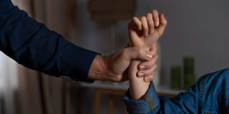 Meninas são as principais vítimas do crime de estupro de vulnerável disfarçado de relacionamento, alerta rede de proteção no ‘Agosto Lilás’