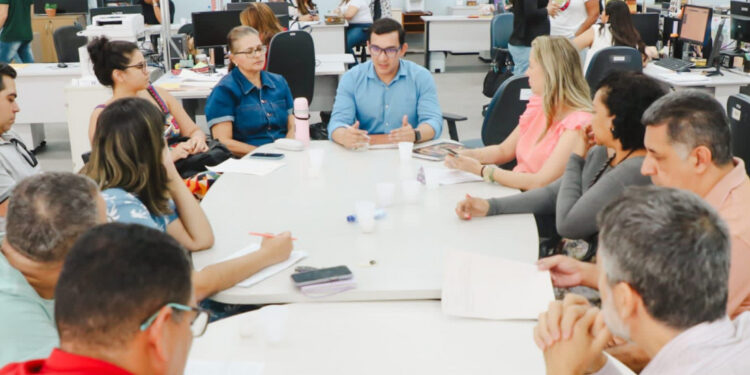 Saúde discute rede de assistência psicossocial junto à Secretaria da Justiça