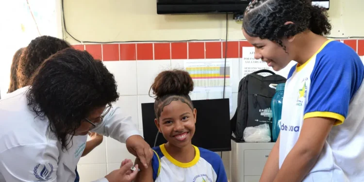 Começa vacinação em escolas da rede pública estadual de ensino