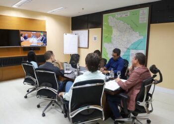 Em reunião com ministro Rui Costa, governador inclui adutora do Leite em obras do PAC