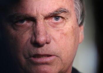 Redes sociais devem enviar postagens de Bolsonaro à PGR, decide Moraes