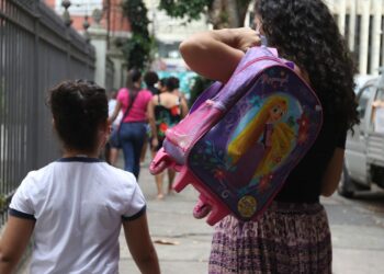 Escola em tempo integral: governo publica regras para adesão