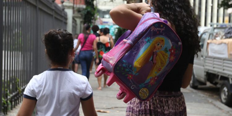 Escola em tempo integral: governo publica regras para adesão