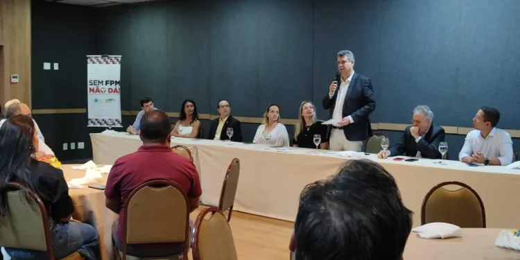 Prefeitos se reúnem com ministro Marcio Macedo e reivindicam medidas para a arrecadação dos municípios sergipanos