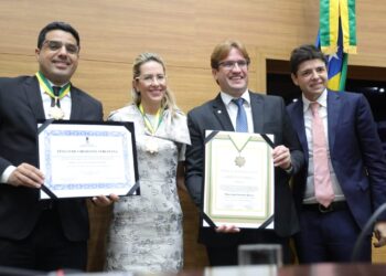 Advogada Maria Cláudia Bucchianeri Pinheiro é homenageada na Alese