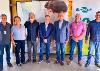 Laércio reafirma apoio para a pesquisa e inovação em visita à Embrapa