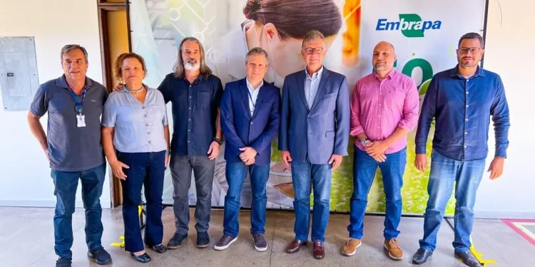 Laércio reafirma apoio para a pesquisa e inovação em visita à Embrapa