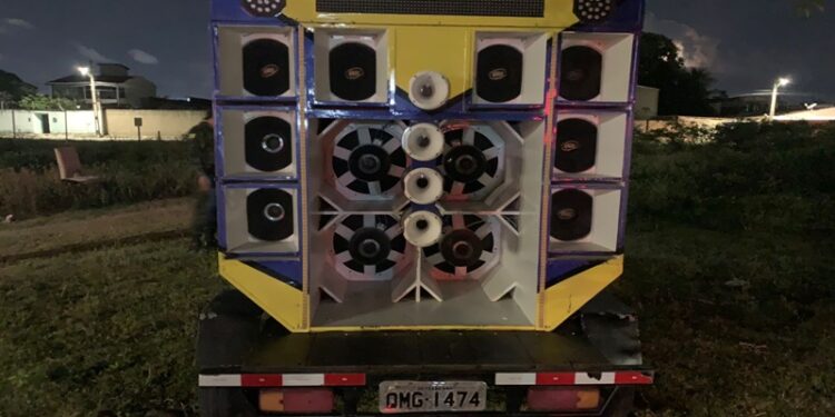 PM apreende três aparelhos de som após denúncia de perturbação de sossego no Bairro Santa Maria