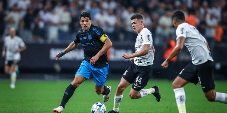 Corinthians e Grêmio empatam em jogo com oito gols