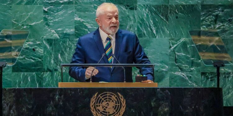 Lula desembarca no Brasil após extensa agenda em Cuba e Nova York