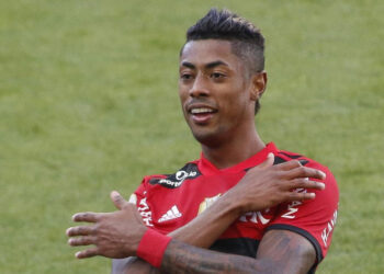 Gigante brasileiro aceita pagar salário de R$ 2 milhões e prepara chegada de Bruno Henrique