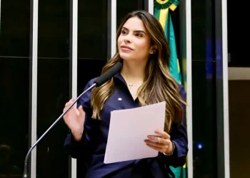 Deputada federal Yandra Moura defende ampliação de auxílio-creche e mais oportunidades para as mães solo