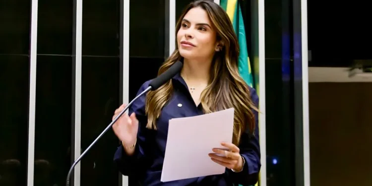 Deputada federal Yandra Moura defende ampliação de auxílio-creche e mais oportunidades para as mães solo
