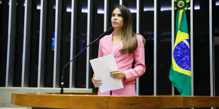 Projeto de Lei de Yandra Moura busca ampliar o acesso e melhorar o BPC para idosos e pessoas com deficiência