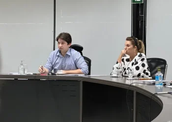 Jorginho Araujo coordena reunião com parlamentares para discutir projetos em tramitação na Alese